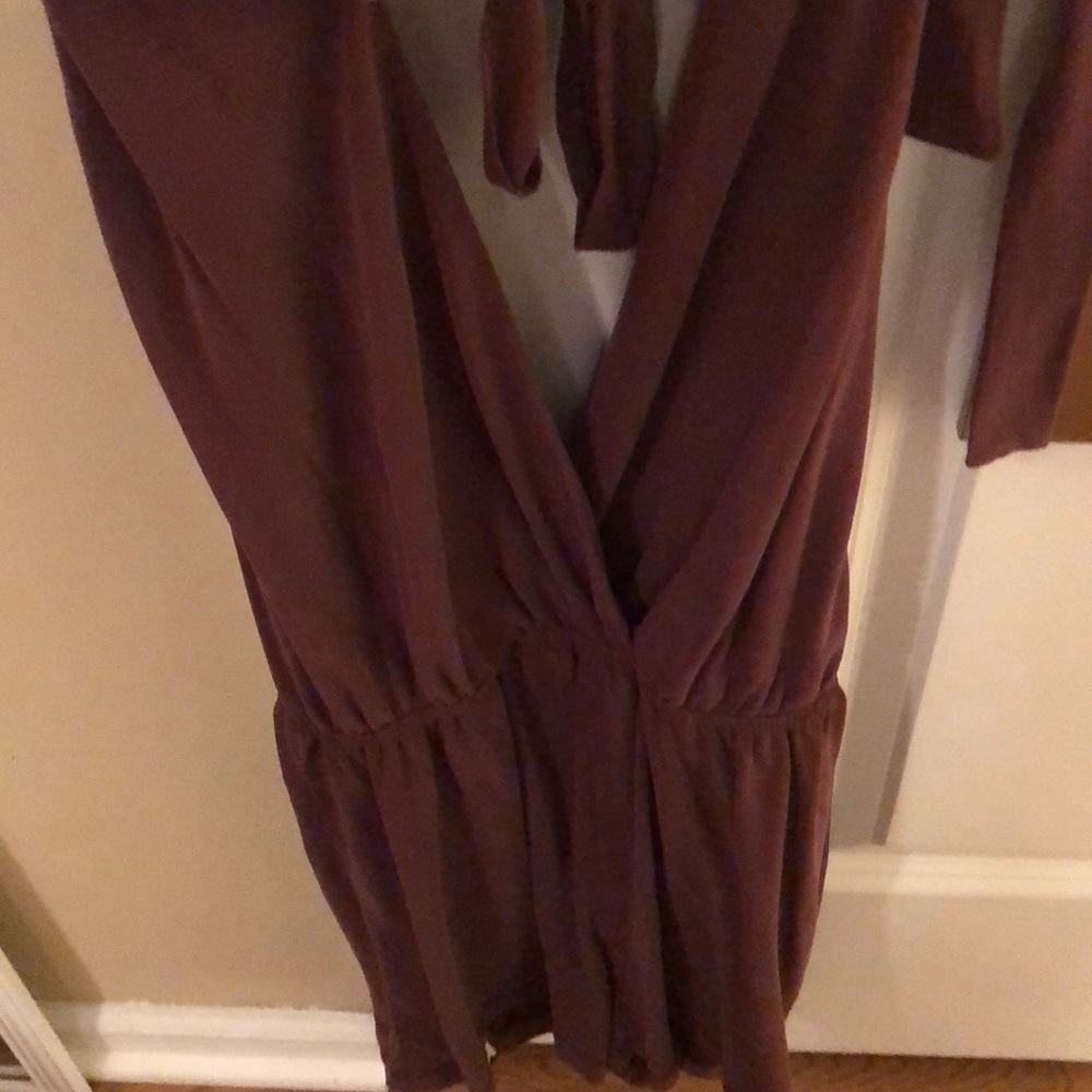 Super cute boutique romper with an open back! - Picture 4 of 4